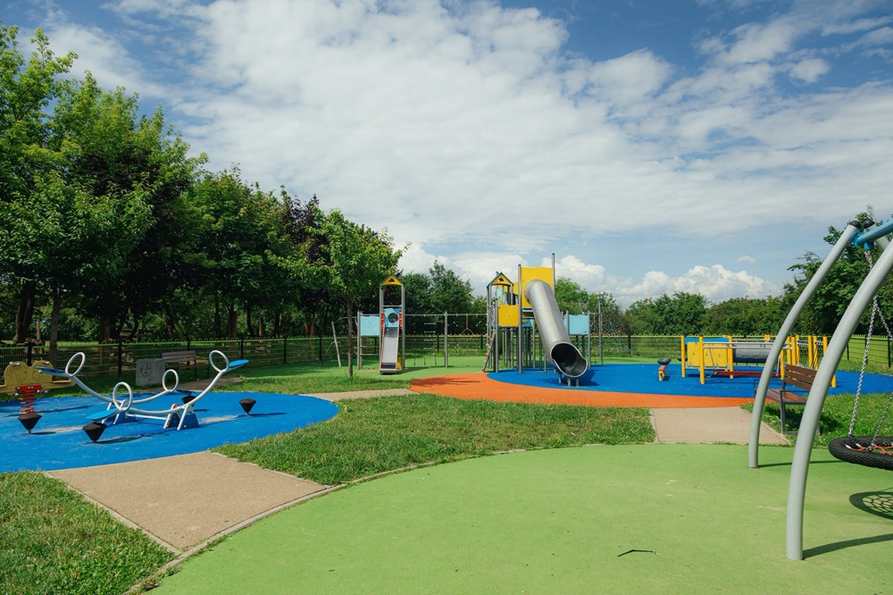 Park Nad Jarem Płock. Trwa budowa nowego skweru rekreacyjnego na osiedlu Skarpa